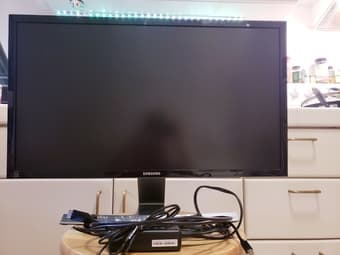 SAMSUNG 28" LED LCD 4K UHD MONITOR in great condition! 1