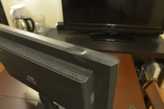 23" LCD monitor + desk mount 2