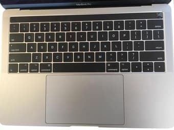 MacBook Pro 13" 3.1 GHz Intel Core i5 8GB Ram 256GB SSD 4