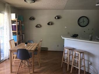 1 Bedroom Apartment (900 sq ft) off California Avenue! 2