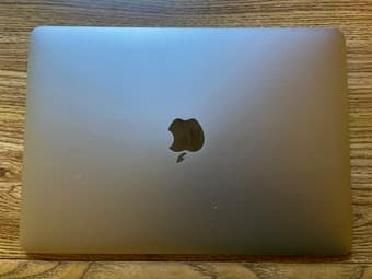 Macbook 2017 Retina Space Gray, with good condition 1
