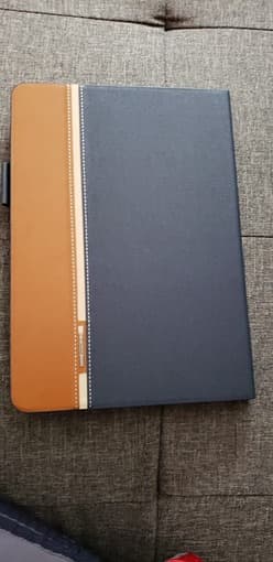 Auaua totally unused IPad pro 9.7 case and screen protector, with pen 1