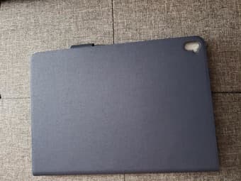 Auaua totally unused IPad pro 9.7 case and screen protector, with pen 3