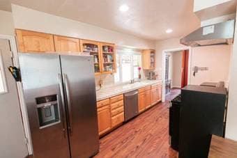 Burlingame Bungalow! Great walking distance location 2