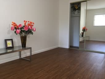 2br 1 ba - 750ft2 –TOTALLY REMODELED GEM: fenced rear yard 3