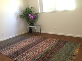 2br 1 ba - 750ft2 –TOTALLY REMODELED GEM: fenced rear yard 4