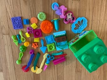 Play doh play with lego box 1