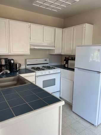 One-bedroom sunny “in-law unit” style apartment on Stanford campus 4