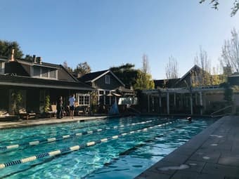 A pretty room with own bath 5mins biking/15mins walking to Stanford 1