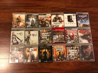 PLAYSTATION 3 - BACKWARDS COMPATIBLE + 4 CONTROLLERS + 40 GAMES 3
