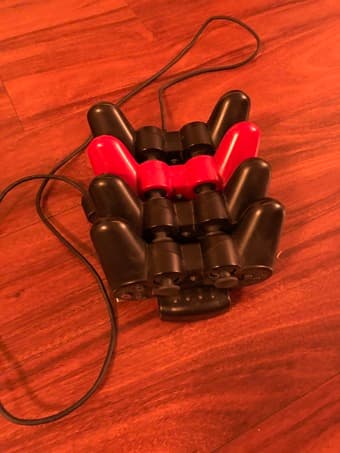 PLAYSTATION 3 - BACKWARDS COMPATIBLE + 4 CONTROLLERS + 40 GAMES 4