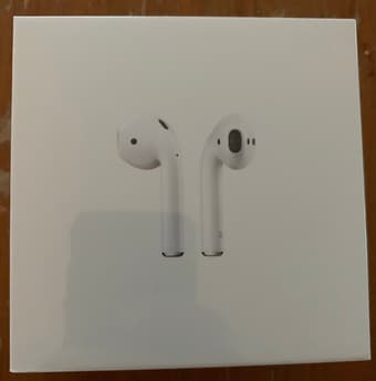Apple AirPods with Charging Case 1