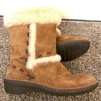 UGG Women Boots, size 7 (US) 1