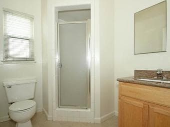 Quiet, light-filled studio with easy access to Cal Ave and Stanford! 4