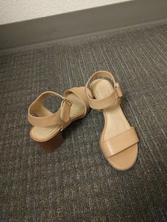 Cute nude color heels size 6 1