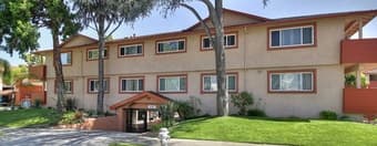 Room for rent available in very convenient Mountain View for females!! 1