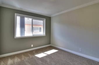 Room for rent available in very convenient Mountain View for females!! 2