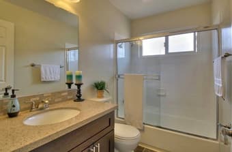 Room for rent available in very convenient Mountain View for females!! 3