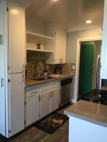 Room for rent available in very convenient Mountain View for females!! 4