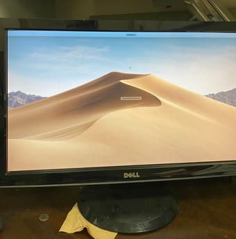 Dell 21.5" Monitor 1
