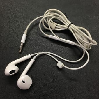 Apple headphones 1