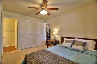 Lease assignment: 2b2b apartment - San Antonio Shopping Center 2