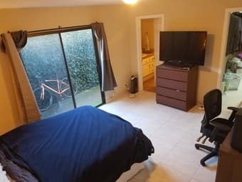 Master Bedroom + Private Bathroom in Menlo Park 2