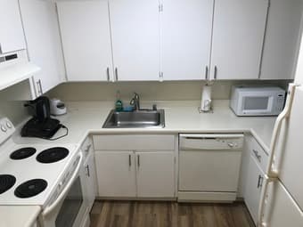 Spacious Unfurnished Room Available in Beautiful Los Altos Apartment! 4