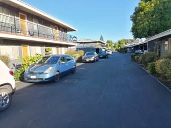 One room sublets in Palo Alto from Feb 21 to Mar 11. Leased day by day 2