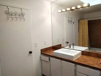 Furnished room in a 3BR house, walking distance to campus 2