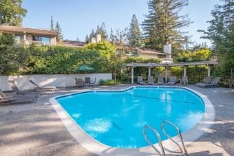 Room available in Menlo Park - $1750/month. Biking distance to campus 1