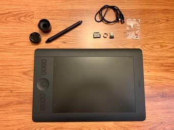 Wacom Intuos Pro digital graphic drawing tablet for Mac or PC, Medium 1