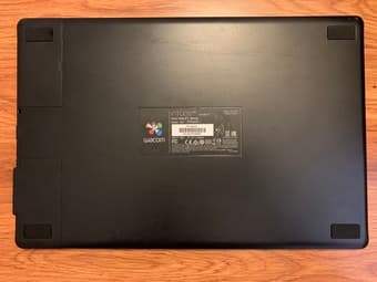 Wacom Intuos Pro digital graphic drawing tablet for Mac or PC, Medium 2