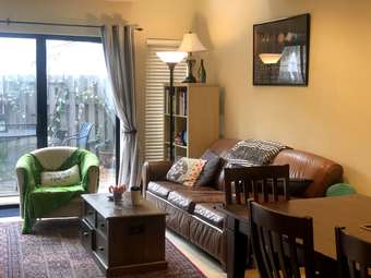 1 bed / 1 bath Fall sublet available - 5 minutes from campus 2