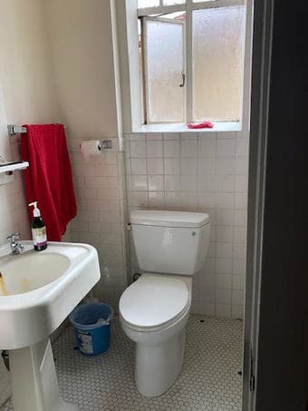 studio in downtown Palo Alto available April-October 4