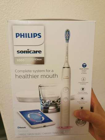 Brand New Philips Sonicare 9300 DiamondCleanSmart electric toothbrush 1