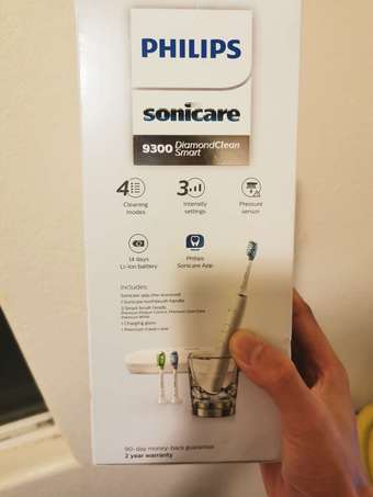 Brand New Philips Sonicare 9300 DiamondCleanSmart electric toothbrush 2