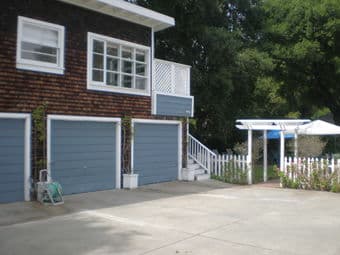 Cottage w/ Hardwood Floors Oriental Rugs 4