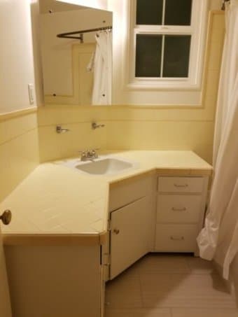 1BR in a 2 BR furnished very clean duplex in great location (redwood) 4