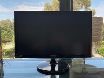 21" Monitor 1