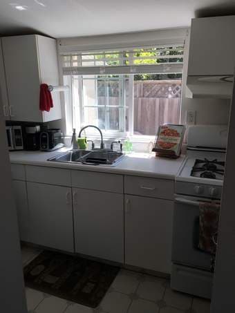 Dog-friendly, furnished 1bd/1bth cottage near Stanford Redwood City 3