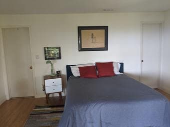 Fully furnished 1BR apartment in Woodside with views of the Diablos 2