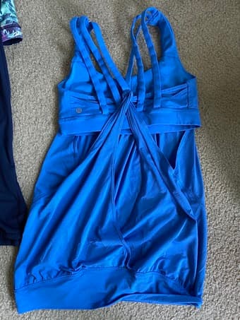 Lululemon tops size 4 2