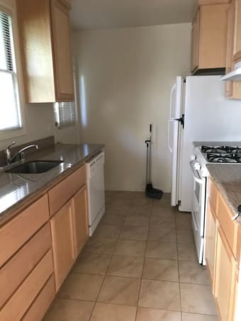 1 BR/1 BA apartment Downtown Palo Alto, 1.6 miles from Stanford. Avail 1