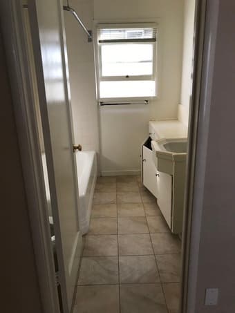 1 BR/1 BA apartment Downtown Palo Alto, 1.6 miles from Stanford. Avail 3