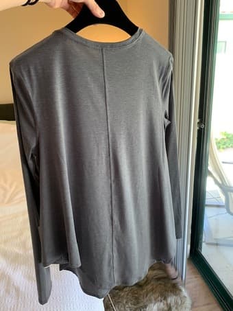 NEW women's sz 2 lululemon stylish gray longsleeve 2