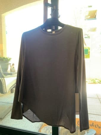 NEW women's sz 2 lululemon stylish gray longsleeve 3