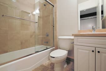 Beautiful Master Bedroom & Private Bath 4