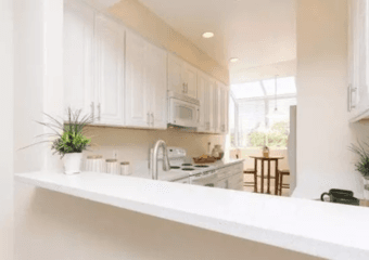 2Bed/2.5Bath with Master Suite Townhome off of Cal. Ave. 3