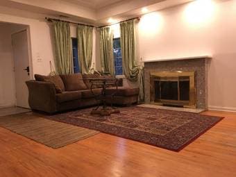 4BR/2BA 2000sf Furnished House with backyard 3